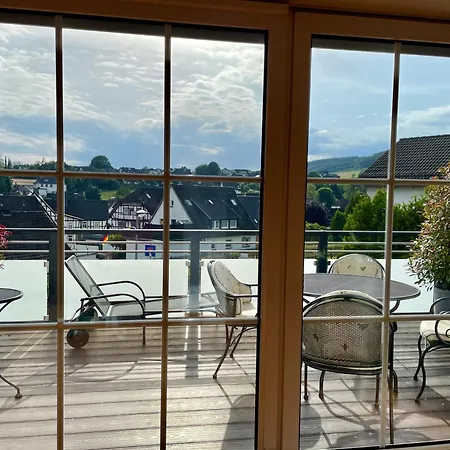 Moderne Mit Sonnenbalkon In Fretter アパート