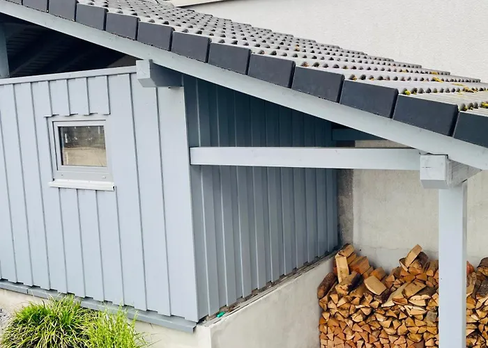 Moderne Mit Sonnenbalkon In Fretter *